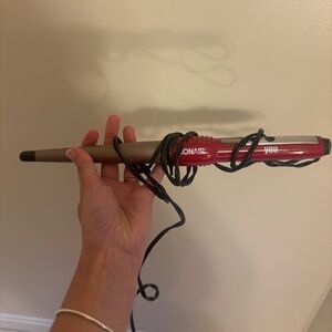 Conair curling wand.